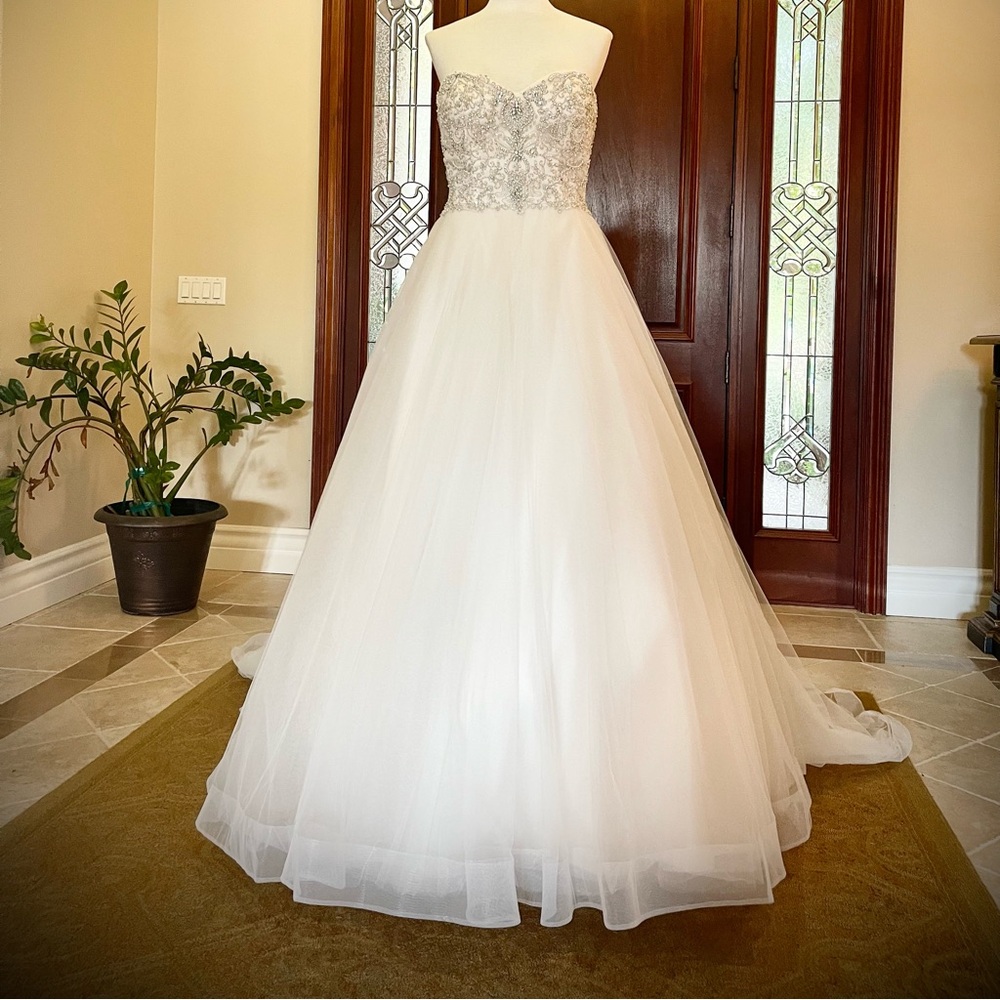 Wedding dress (not altered nor worn)